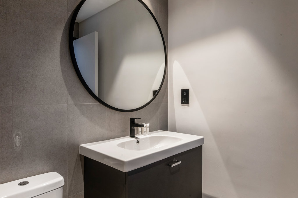 Дубай: Апартаменты Luxe Waterfront 2BR with Canal & Burj Khalifa view