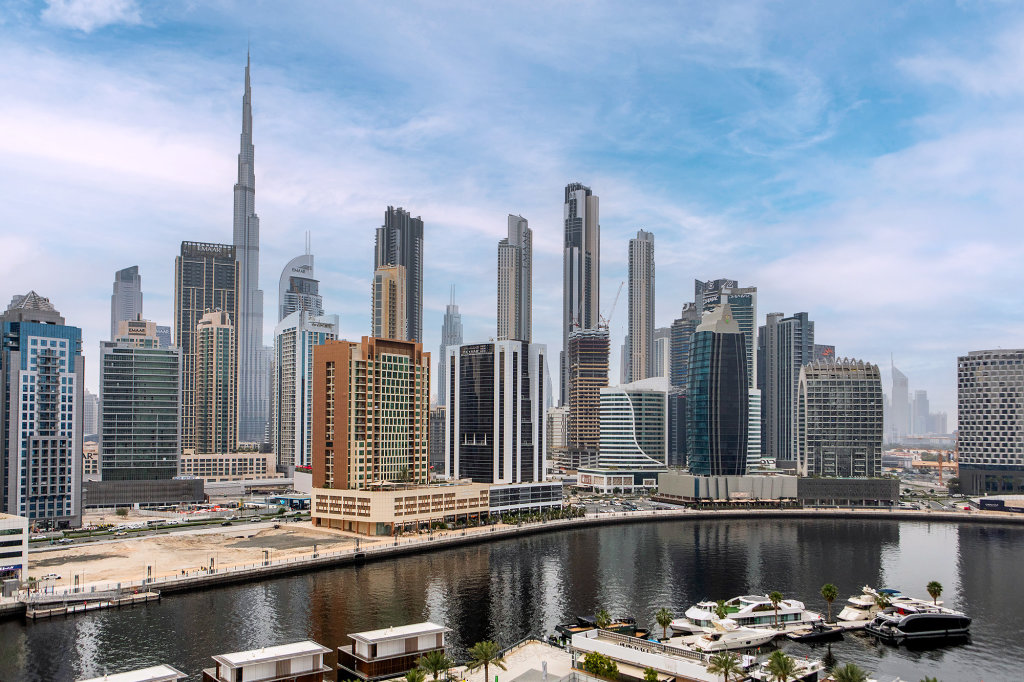 Дубай: Апартаменты Luxe Waterfront 2BR with Canal & Burj Khalifa view