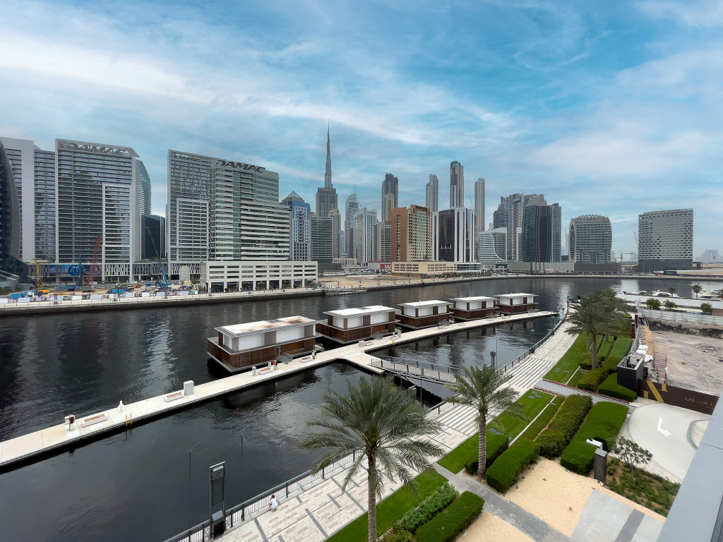 Дубай: Апартаменты Luxe Waterfront 2BR with Canal & Burj Khalifa view