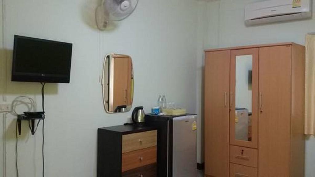 Сакон Накхон: C N Residence