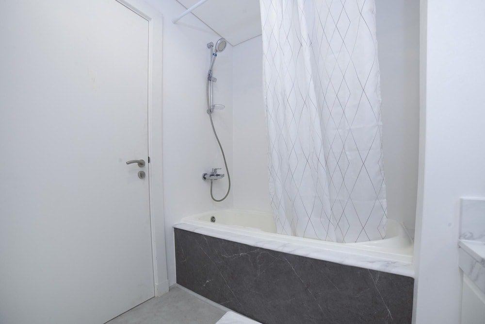 Дубай: 2BR on Palm Jumeirah With Beach and Complimentary Golf