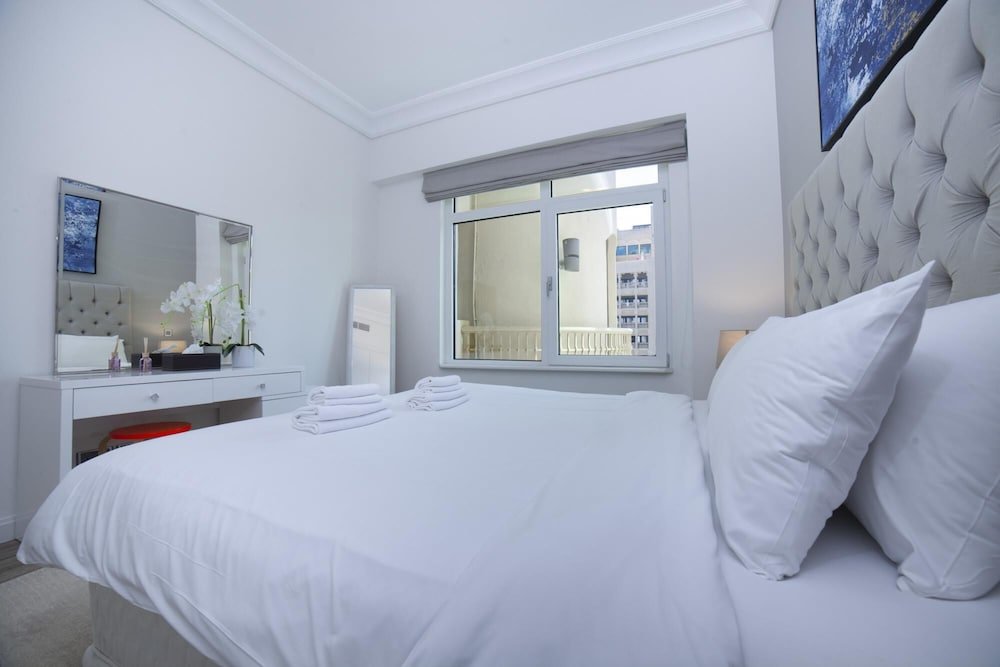 Дубай: 2BR on Palm Jumeirah With Beach and Complimentary Golf