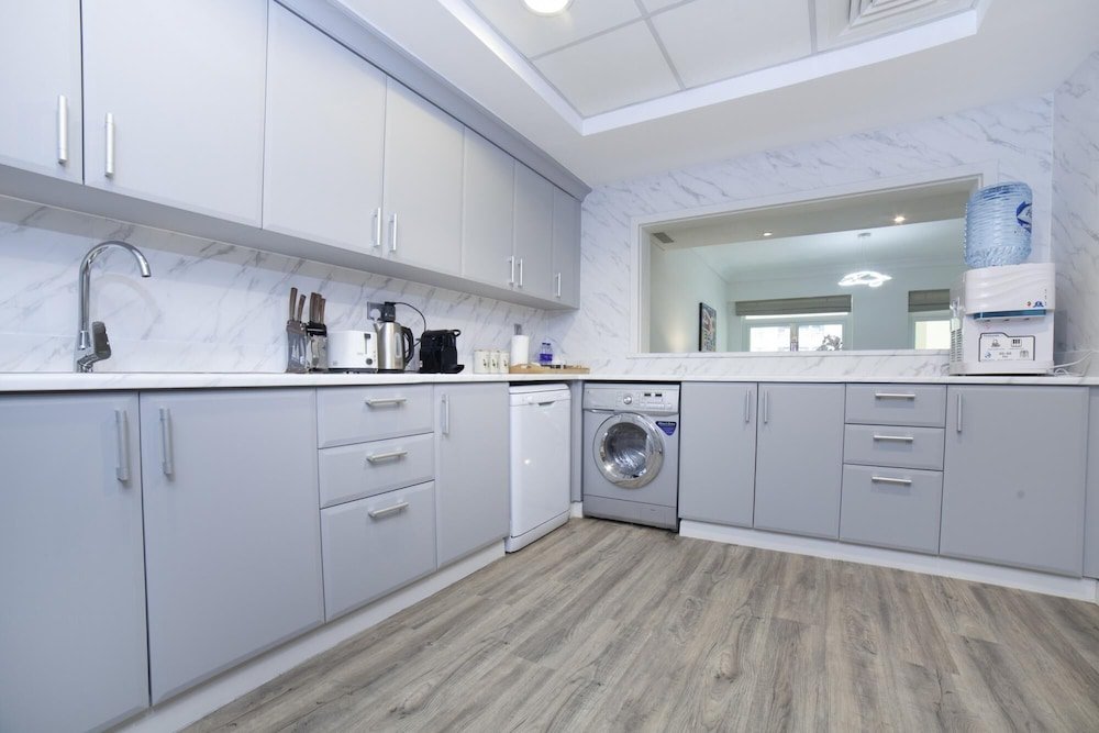 Дубай: 2BR on Palm Jumeirah With Beach and Complimentary Golf