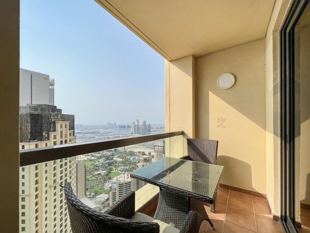 Дубай: Stunning Marina Seaview Apartment 4 BR JBR
