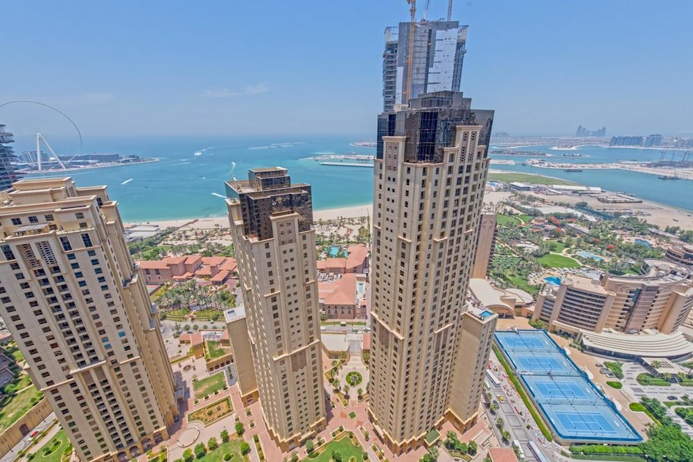 Дубай: Stunning Marina Seaview Apartment 4 BR JBR