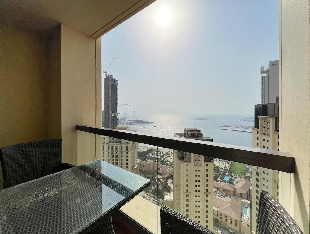 Дубай: Stunning Marina Seaview Apartment 4 BR JBR