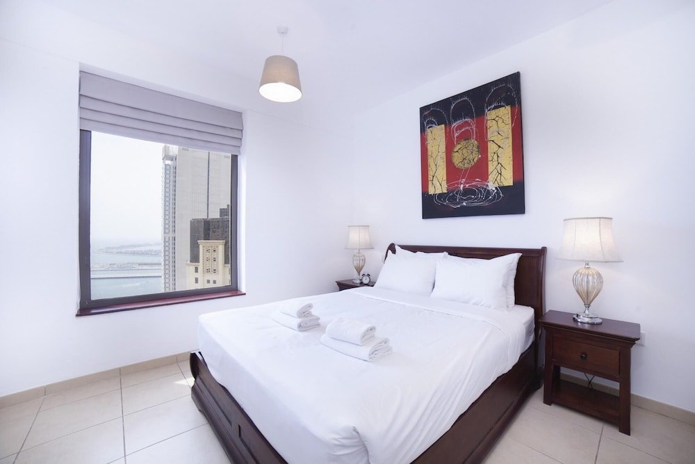 Дубай: Stunning Marina Seaview Apartment 4 BR JBR