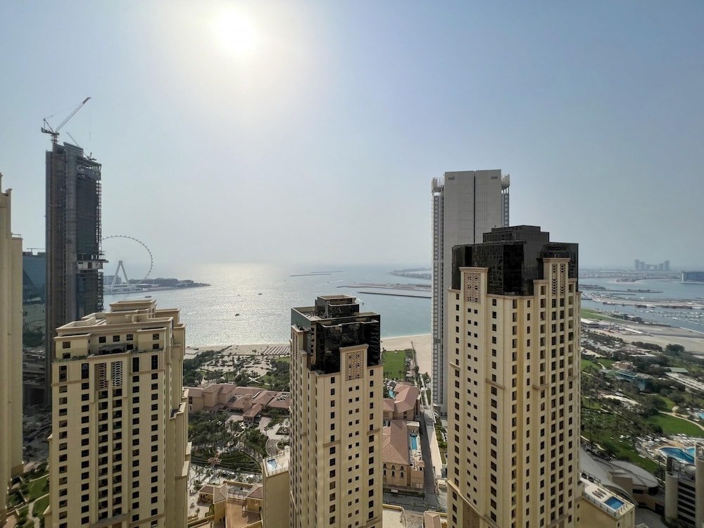 Дубай: Stunning Marina Seaview Apartment 4 BR JBR
