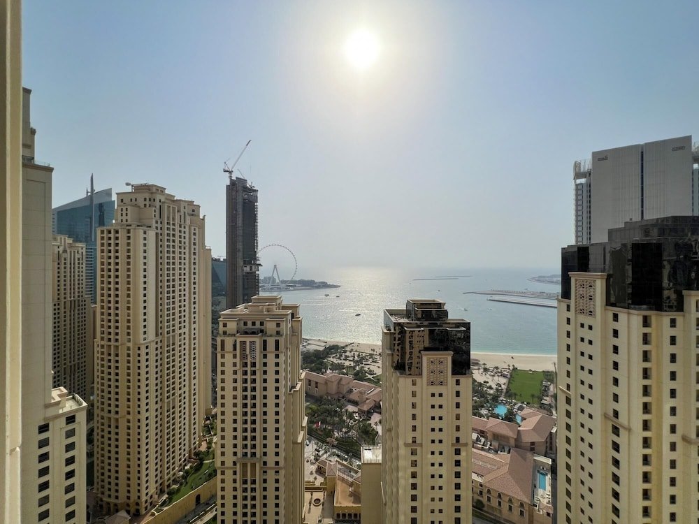 Дубай: Stunning Marina Seaview Apartment 4 BR JBR