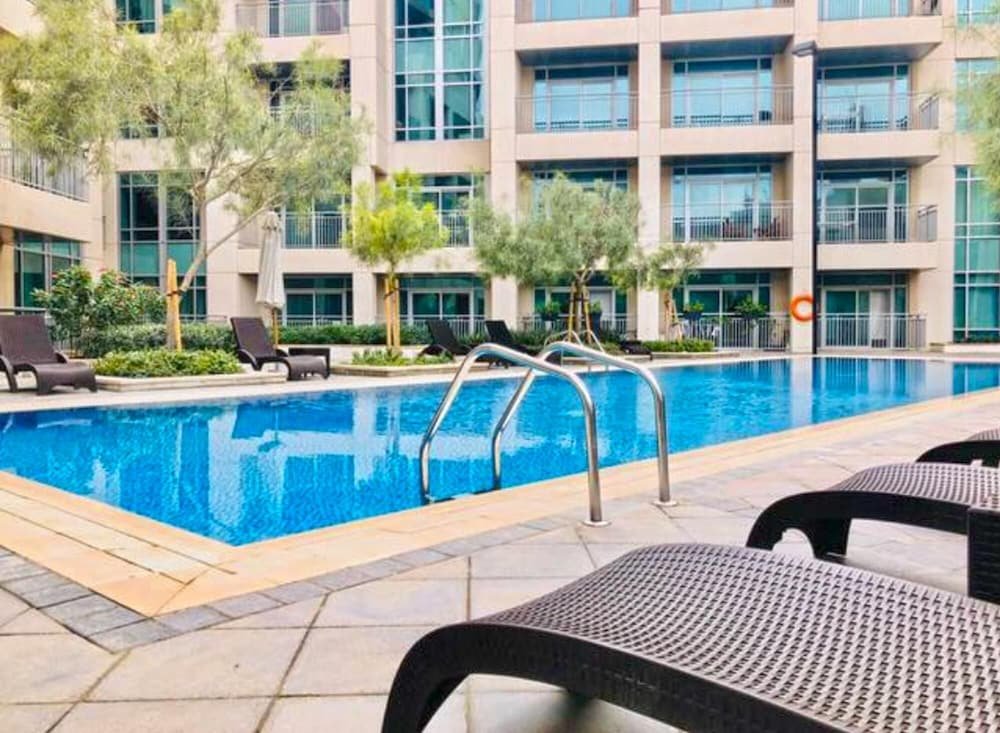 Дубай: Upgraded Apartment w Stunning Burj Khalifa View