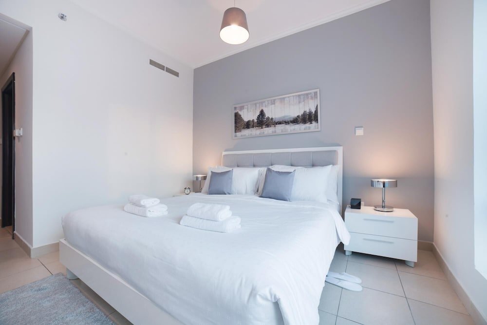 Дубай: Upgraded Apartment w Stunning Burj Khalifa View