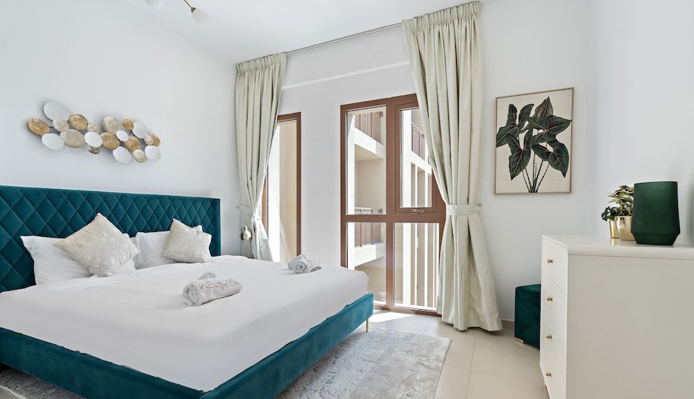 Дубай: WelHome - Urban Serenity, Zahra Breeze 2 Bedroom Retreat
