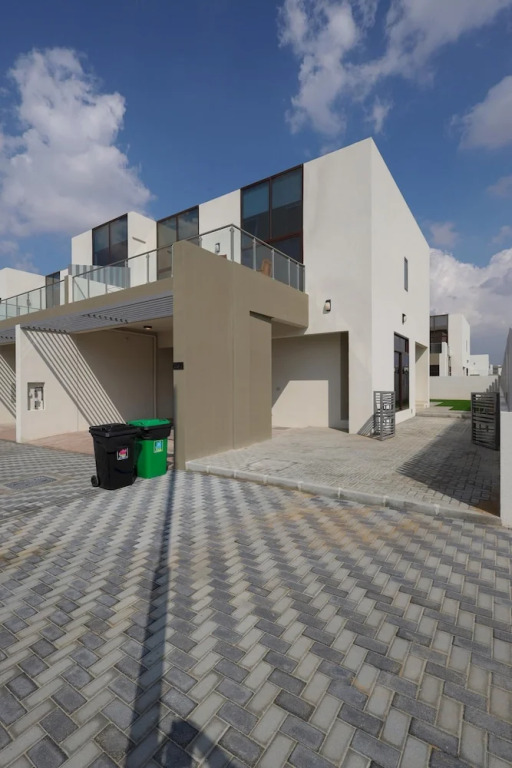 Дубай: Fabulous 4br Villa With Balcony, Dubai