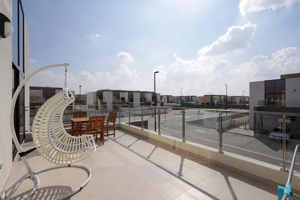 Fabulous 4br Villa With Balcony, Dubai — фото 2
