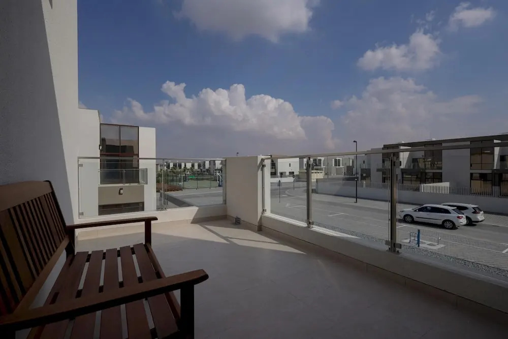 Дубай: Fabulous 4br Villa With Balcony, Dubai