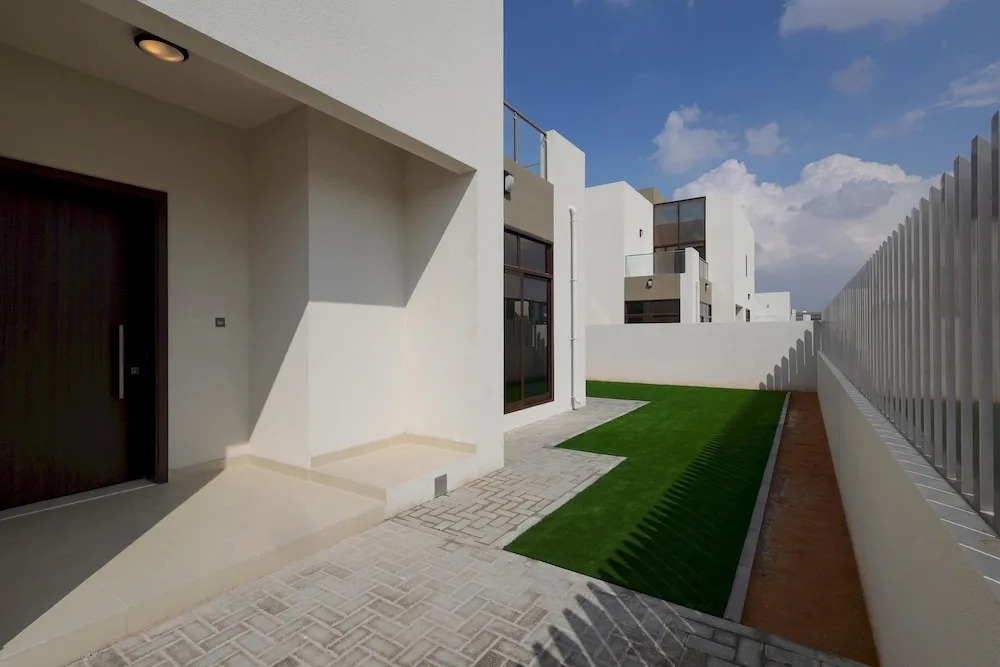 Дубай: Fabulous 4br Villa With Balcony, Dubai