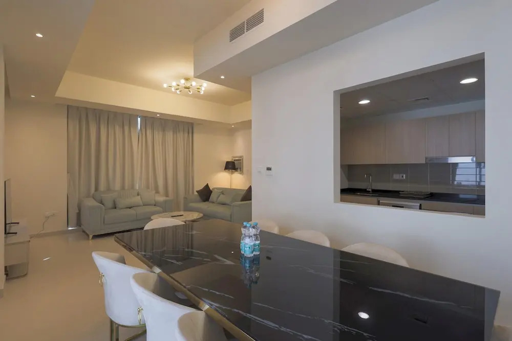 Дубай: Fabulous 4br Villa With Balcony, Dubai