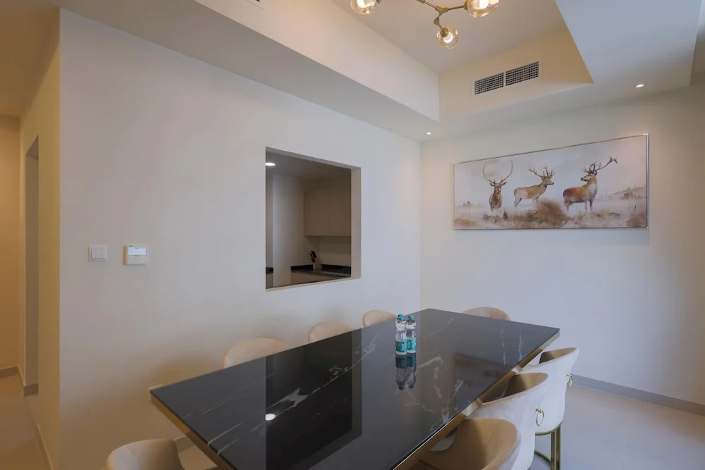 Дубай: Fabulous 4br Villa With Balcony, Dubai