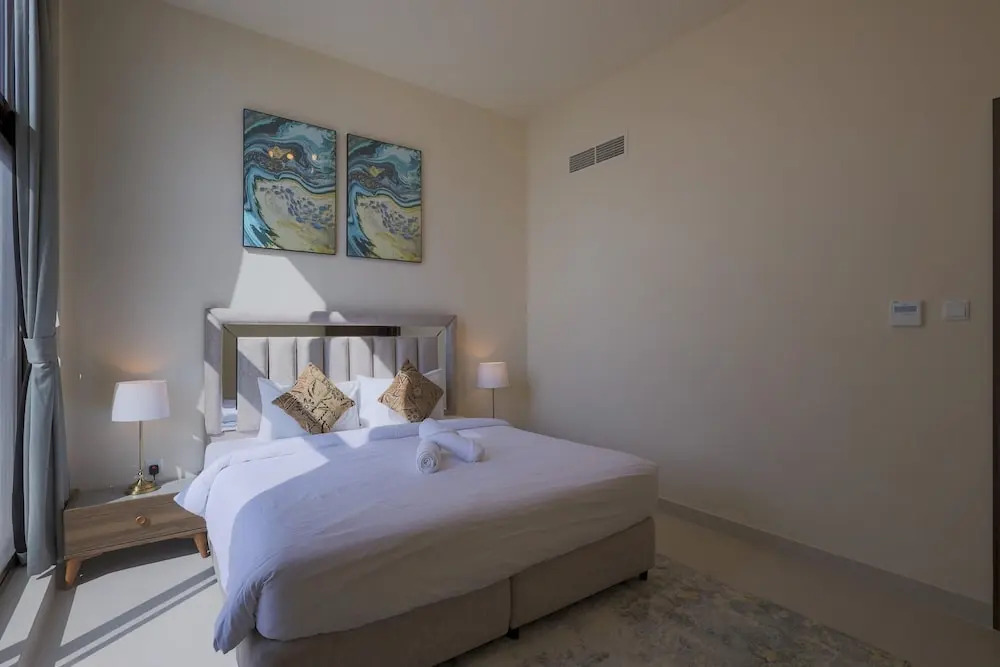 Дубай: Fabulous 4br Villa With Balcony, Dubai