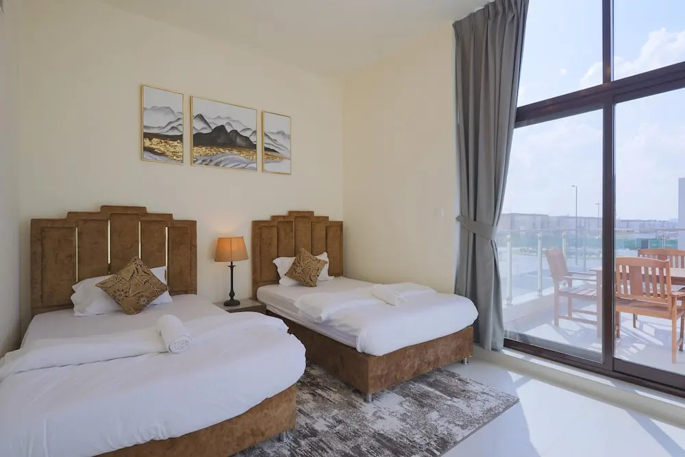Дубай: Fabulous 4br Villa With Balcony, Dubai