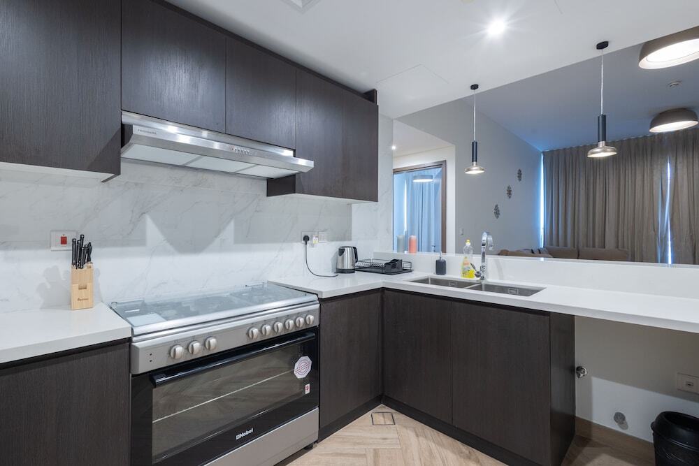 Дубай: SuperHost - Chic Modern 1BR Apt Retreat with City View