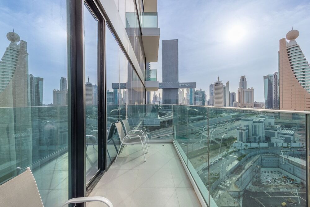 Дубай: SuperHost - Chic Modern 1BR Apt Retreat with City View