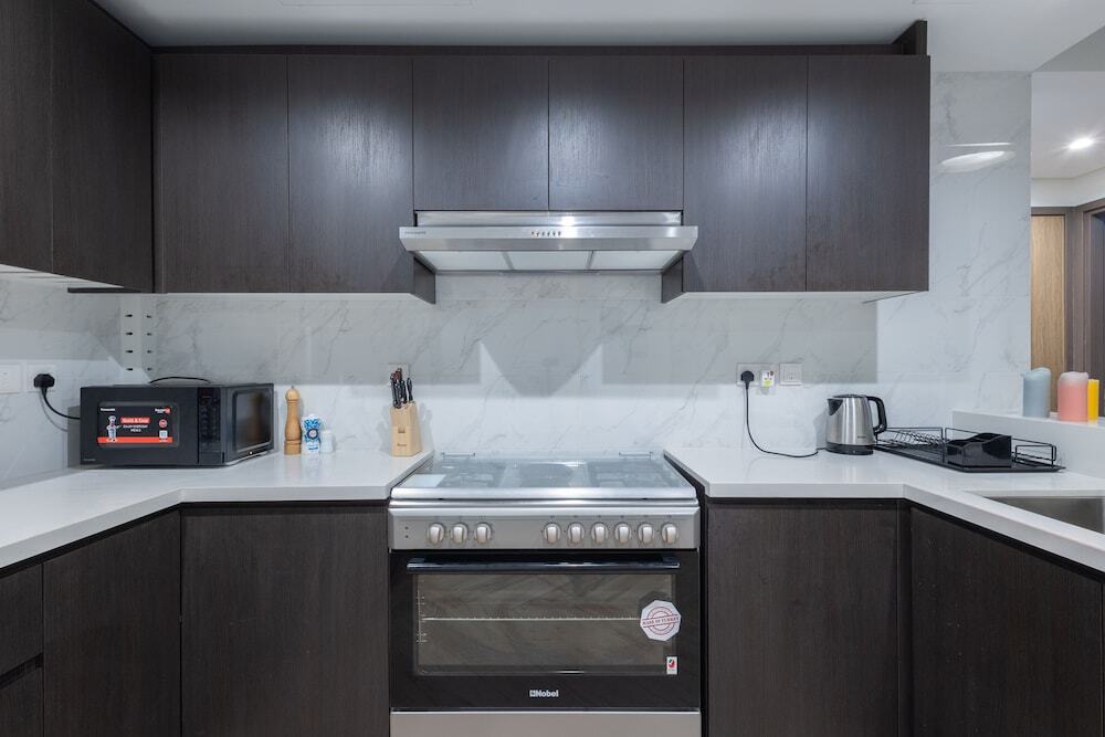 Дубай: SuperHost - Chic Modern 1BR Apt Retreat with City View