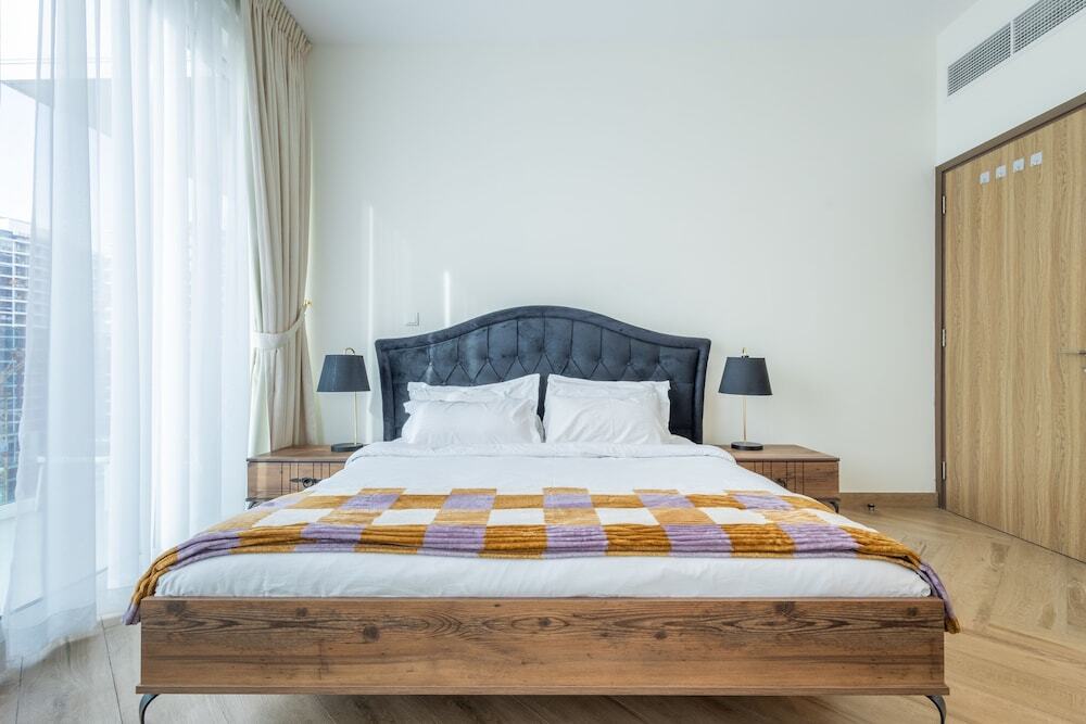 Дубай: SuperHost - Chic Modern 1BR Apt Retreat with City View