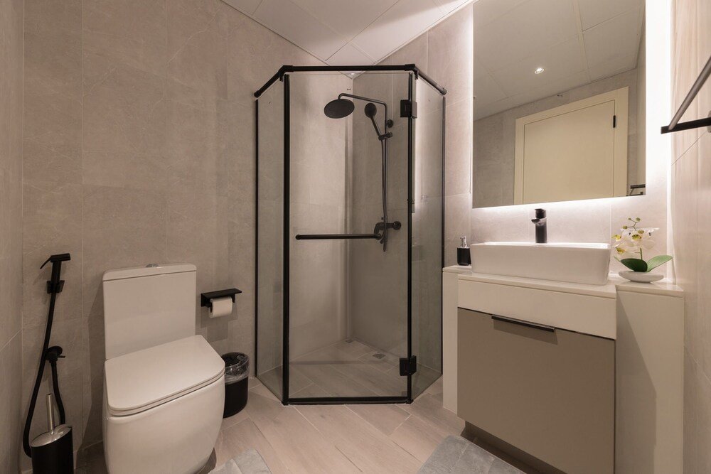 Дубай: Fresh And Quiet 1BR at Noor 4 Tower