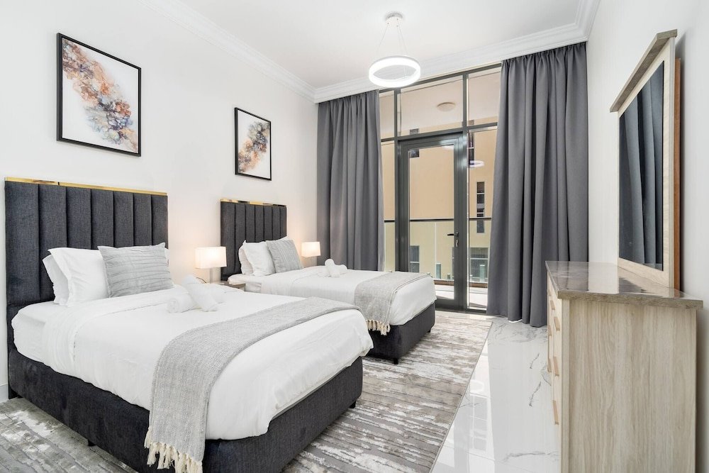 Дубай: "sophisticated 2 Bedroom In Majan"