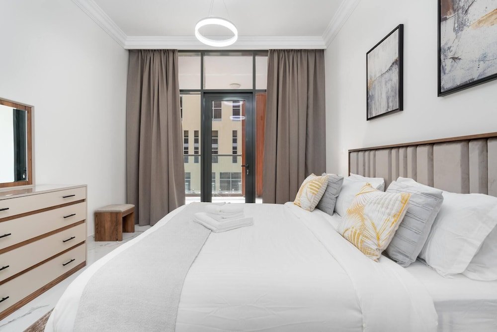 Дубай: "sophisticated 2 Bedroom In Majan"