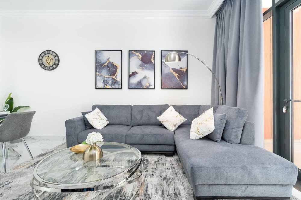 Дубай: "sophisticated 2 Bedroom In Majan"