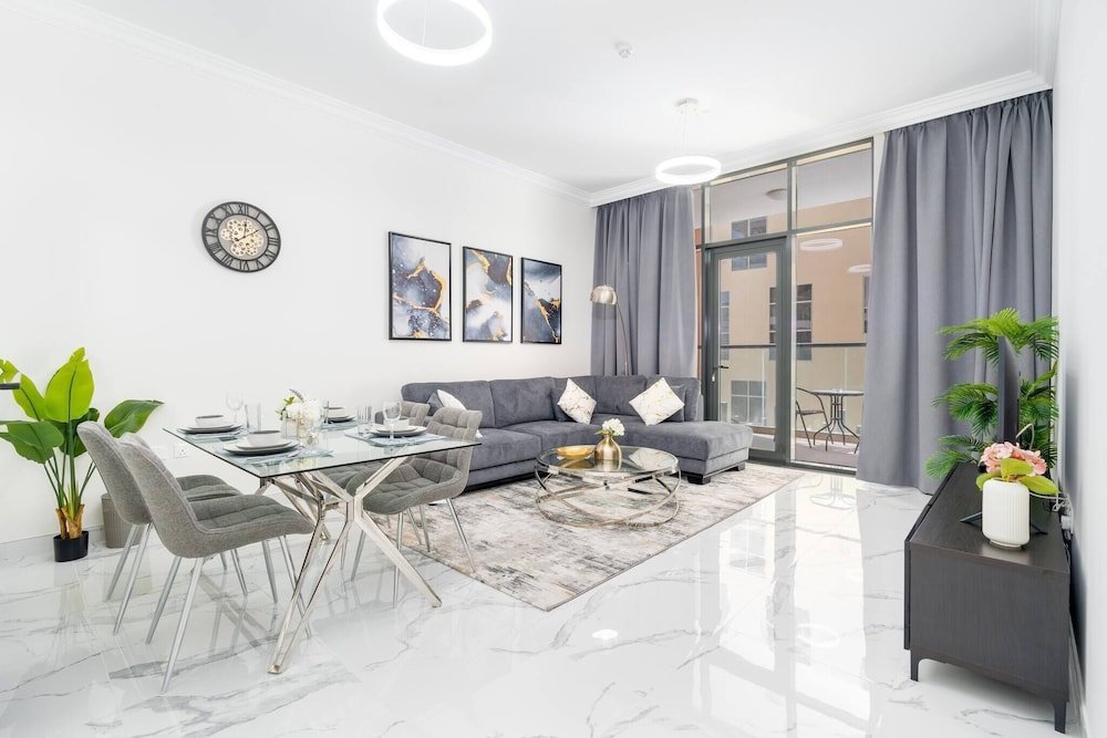 Дубай: "sophisticated 2 Bedroom In Majan"