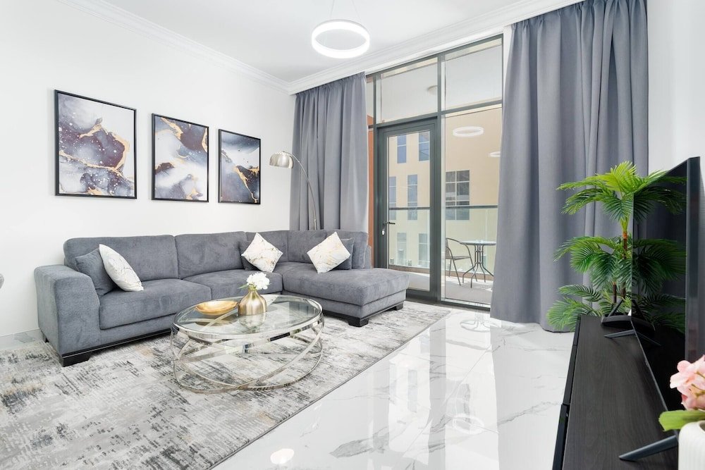 Дубай: "sophisticated 2 Bedroom In Majan"