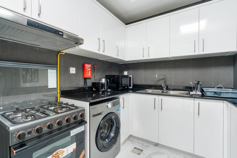 Дубай: "sophisticated 2 Bedroom In Majan"