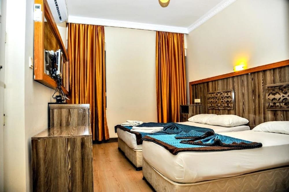 Beach Front Apartment Close to Centre of Side With all you Desire Sleeps up to 4 — фото 4
