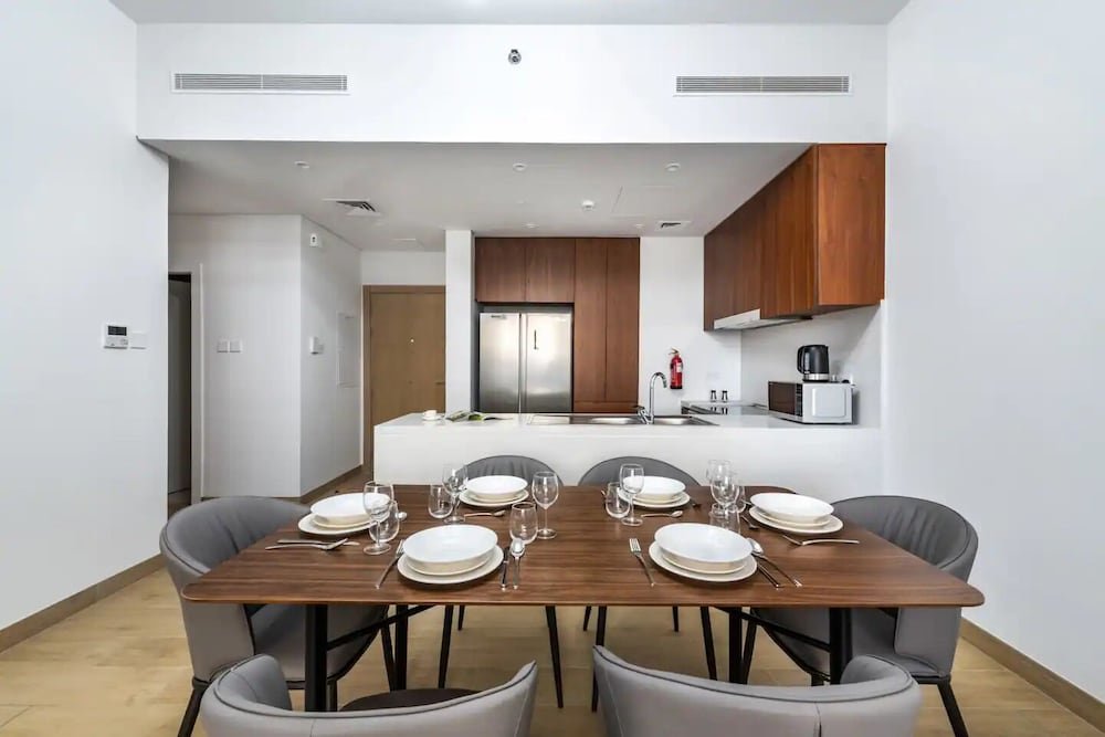 Дубай: Stylish 2BR in La Rive 2