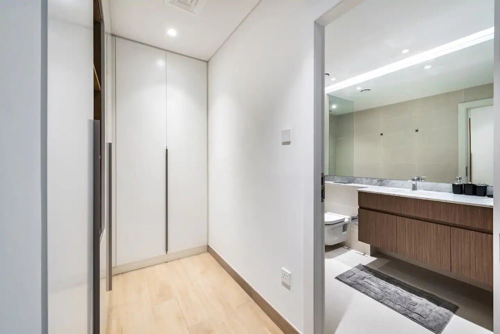 Дубай: Stylish 2BR in La Rive 2
