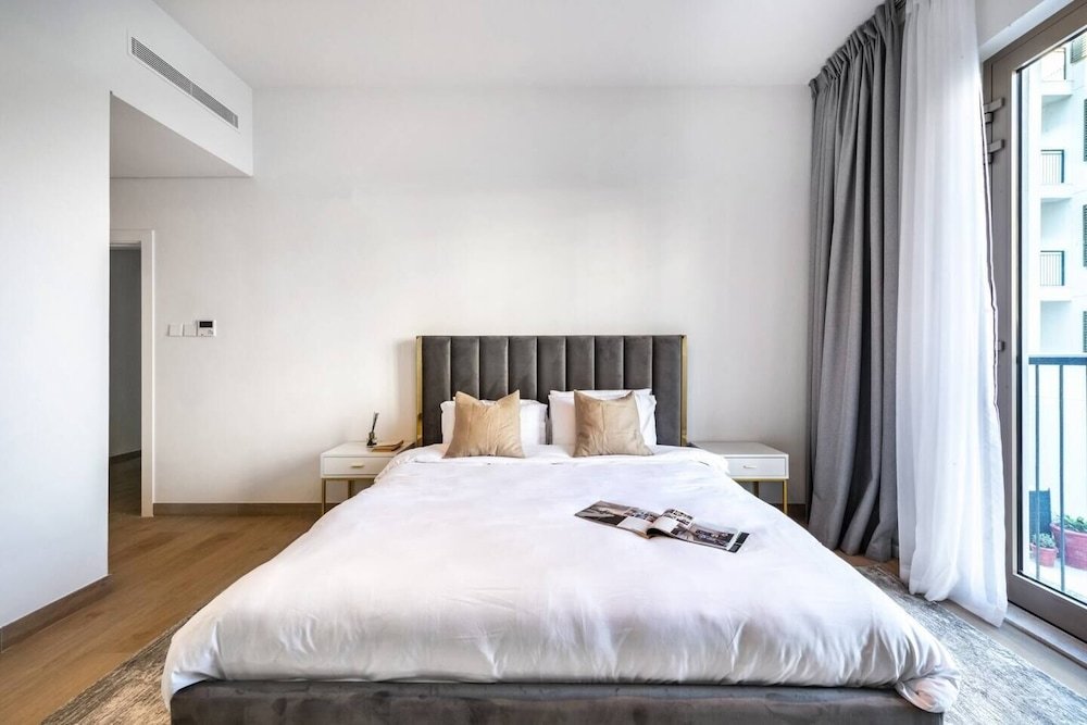Дубай: Stylish 2BR in La Rive 2