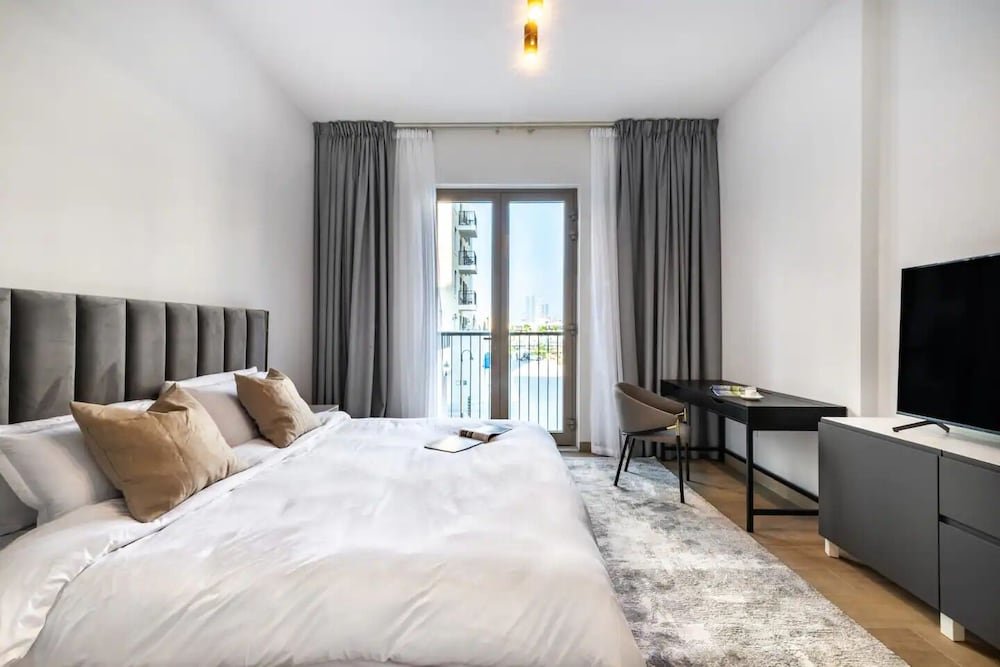 Дубай: Stylish 2BR in La Rive 2