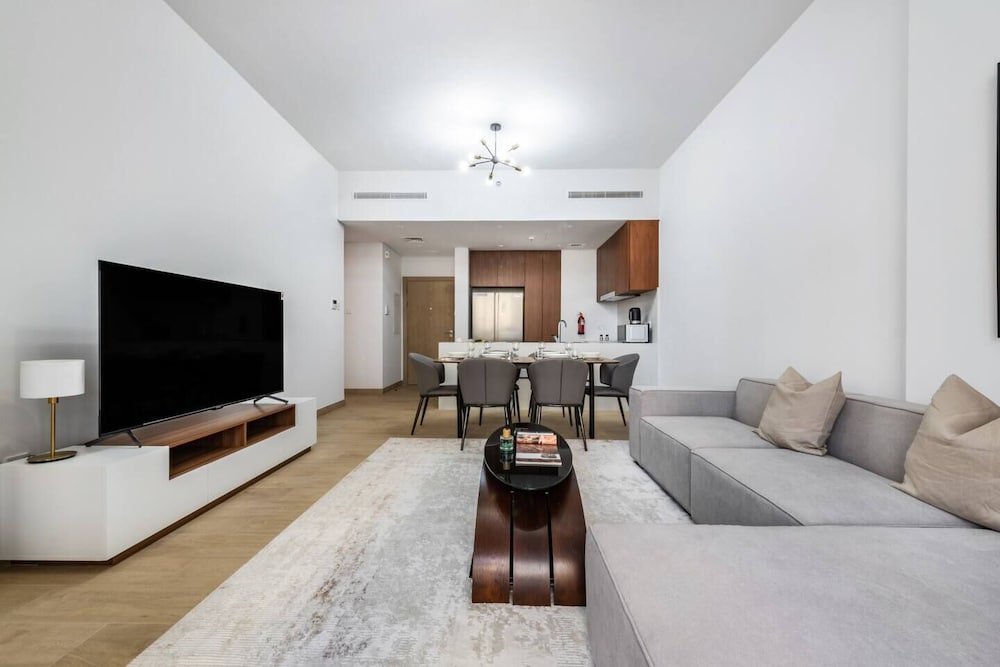 Дубай: Stylish 2BR in La Rive 2