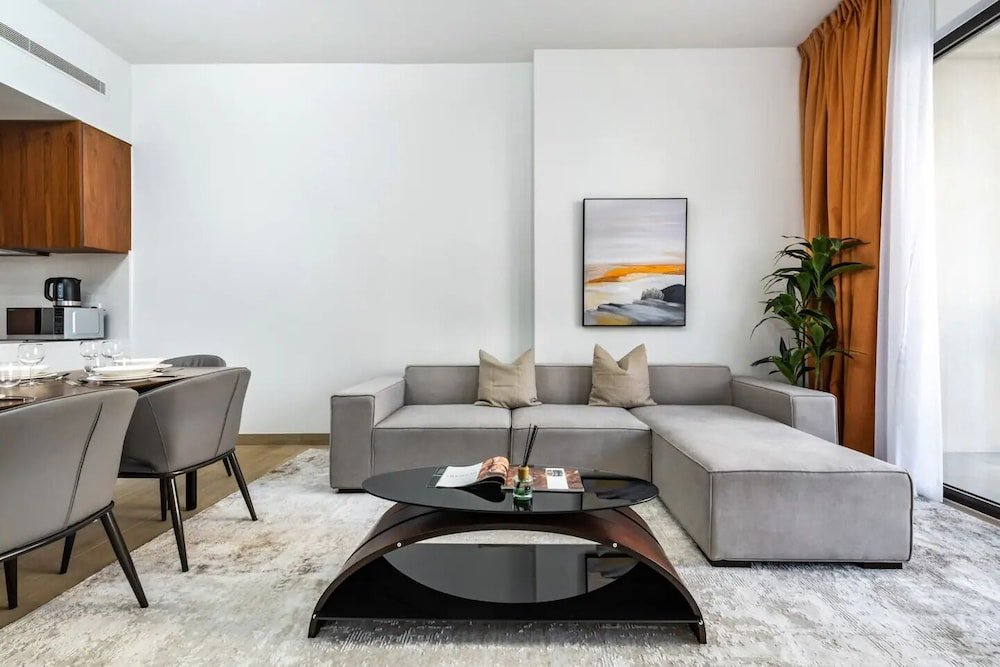 Дубай: Stylish 2BR in La Rive 2
