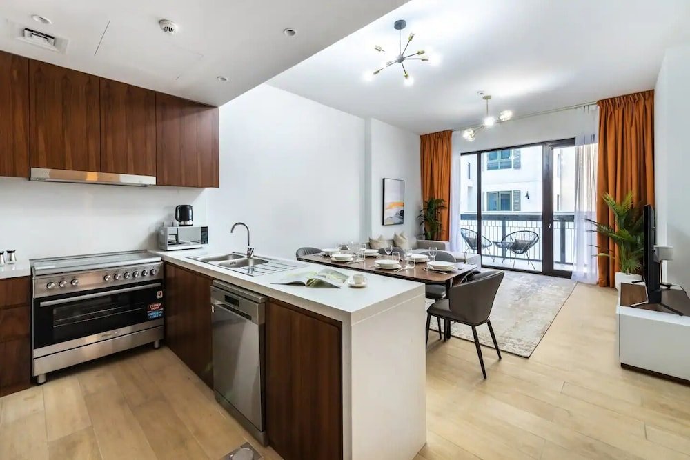 Дубай: Stylish 2BR in La Rive 2