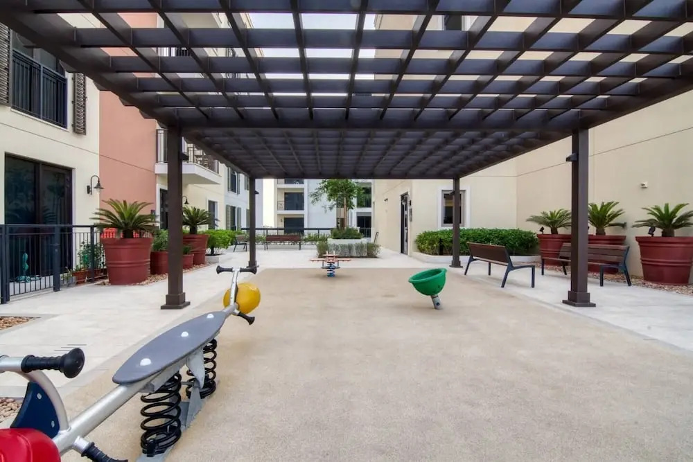 Дубай: Stylish 2BR in La Rive 2