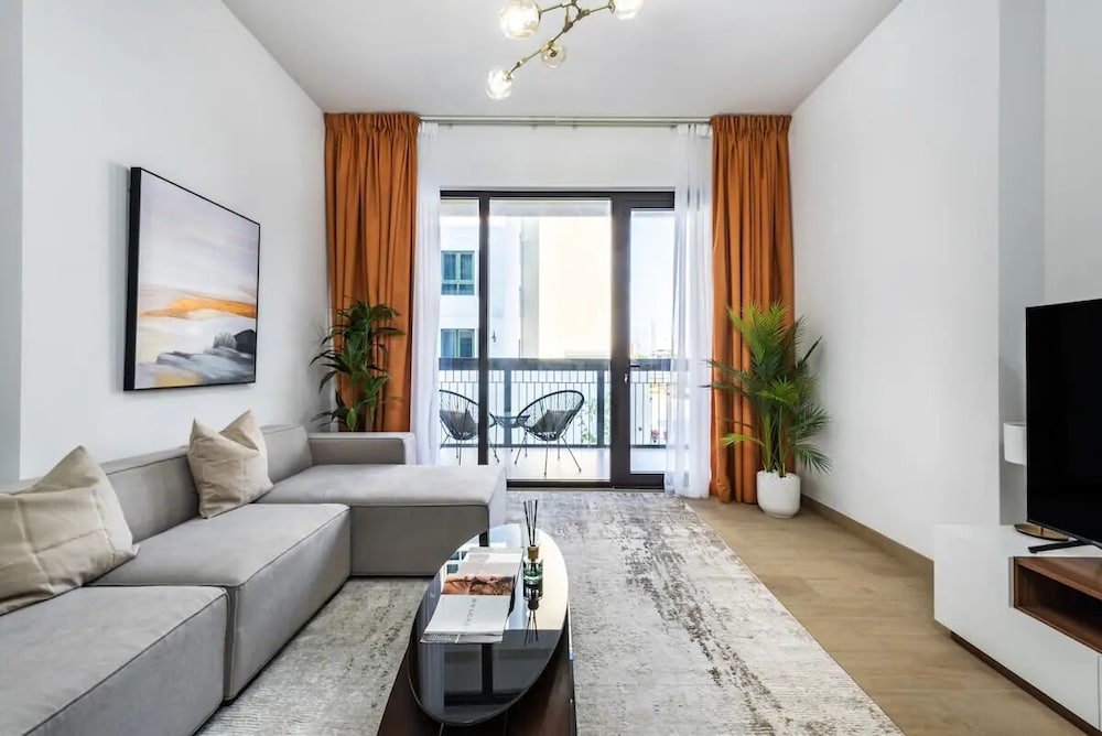 Дубай: Stylish 2BR in La Rive 2