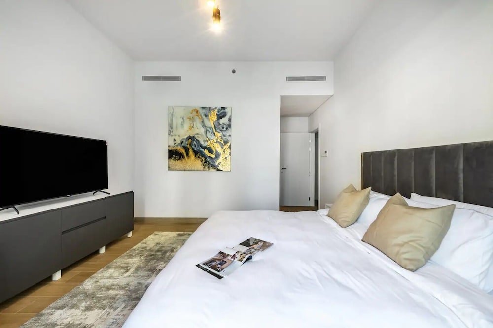Дубай: Stylish 2BR in La Rive 2