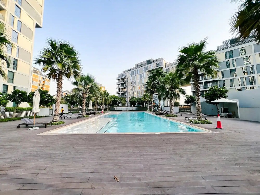 Дубай: Green community 1BR 15 min to sea