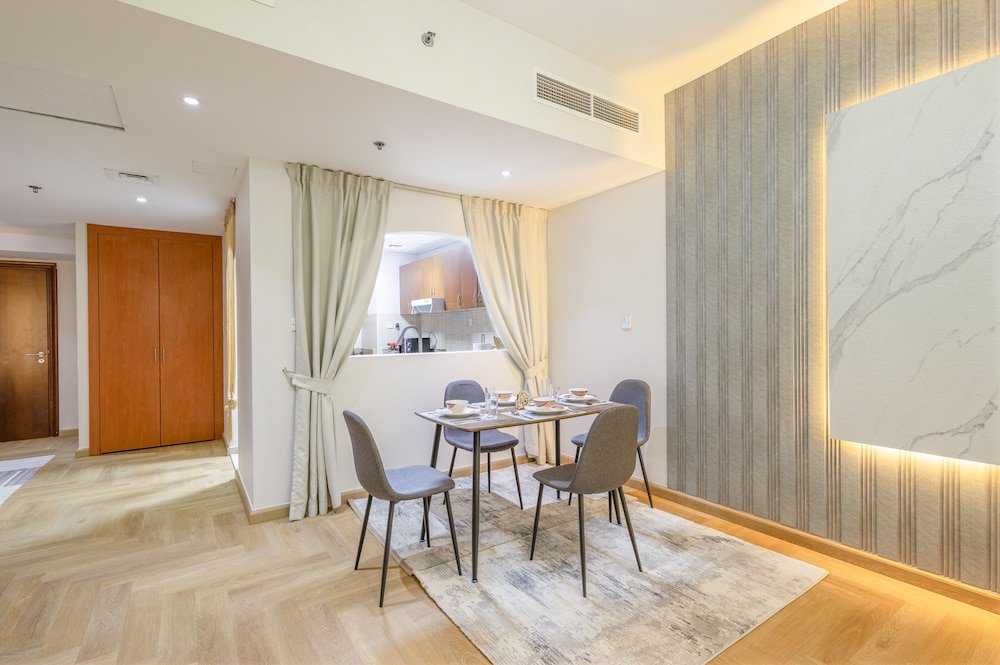Дубай: SuperHost - Tranquil Oasis in the Heart of Dubai Lakepoint N2