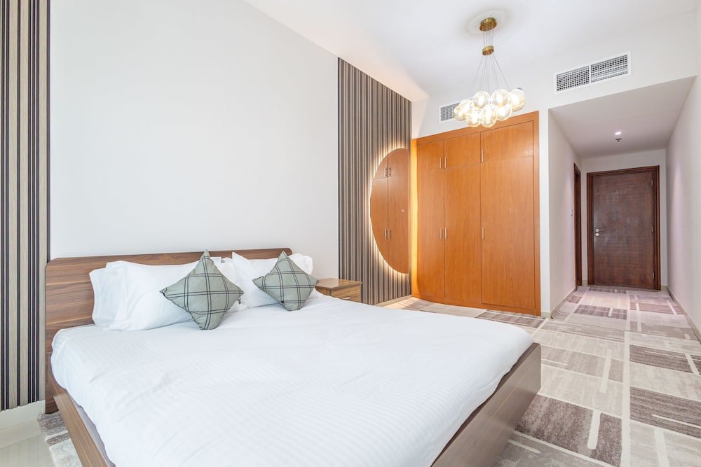 Дубай: SuperHost - Tranquil Oasis in the Heart of Dubai Lakepoint N2