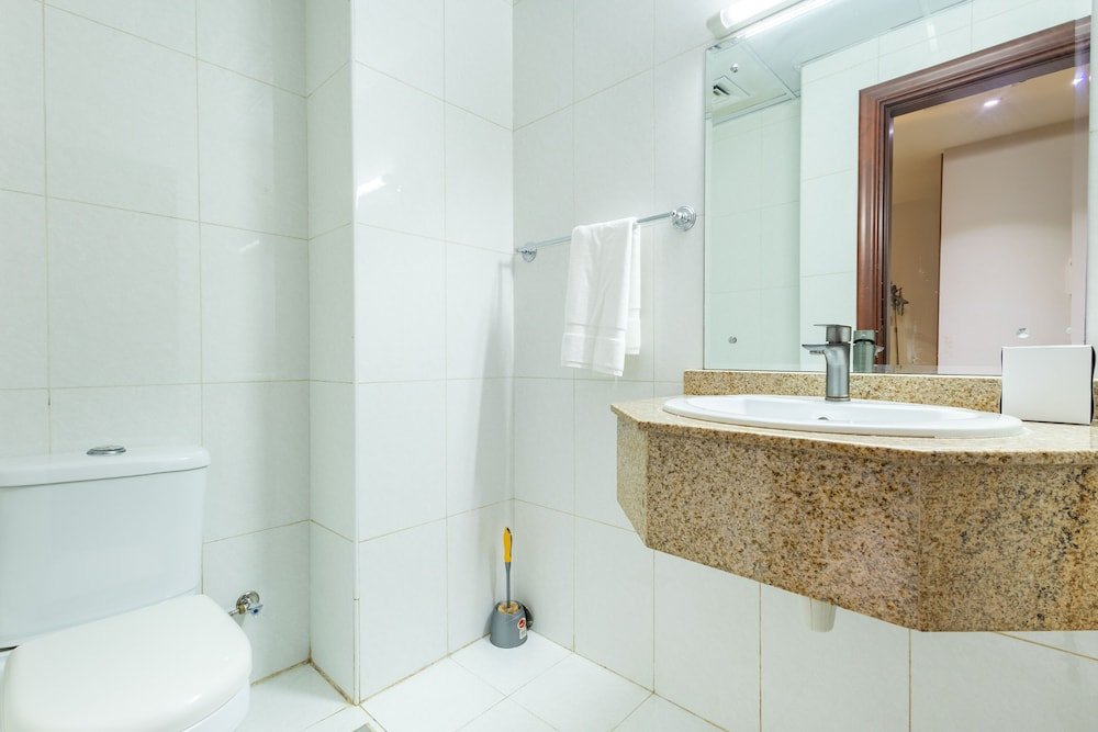 Дубай: SuperHost - Tranquil Oasis in the Heart of Dubai Lakepoint N2